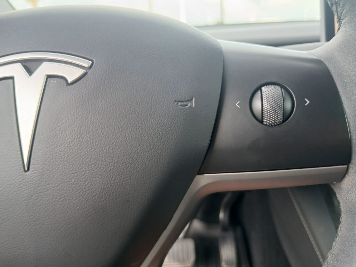 2023 Tesla Model Y Long Range photo 24