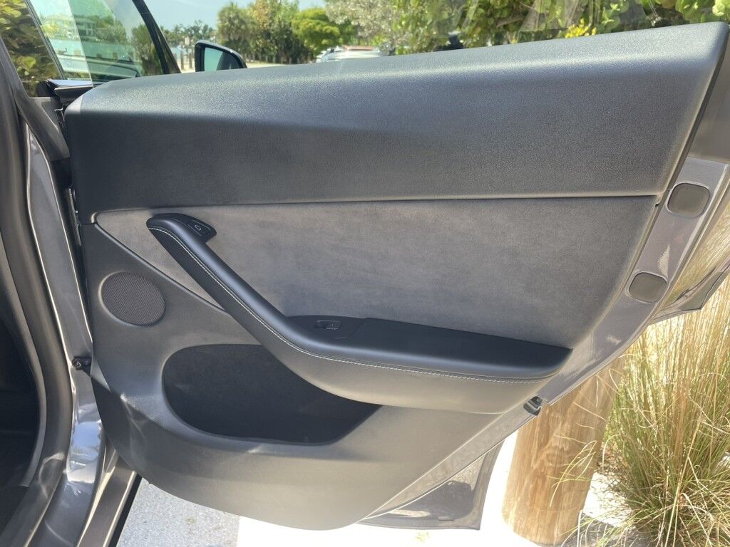 2023 Tesla Model Y MODEL Y~LONG RANGE~LOW MILES~1 OWNER~CLEAN CARFAX~ONLINE FINANCE AND SHIPPING AVAILABLE!!!!! Sarasota FL