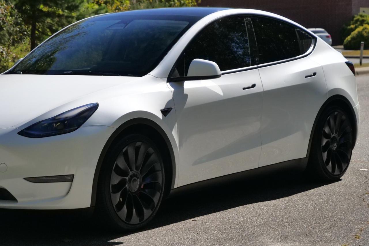 2023 Tesla Model Y Performance AWD / Heated Seats / Pano Sunroof High Point NC