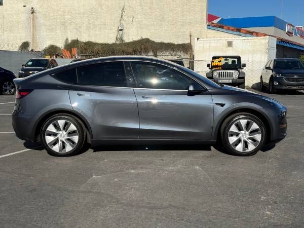 2023 Tesla Model Y RWD
