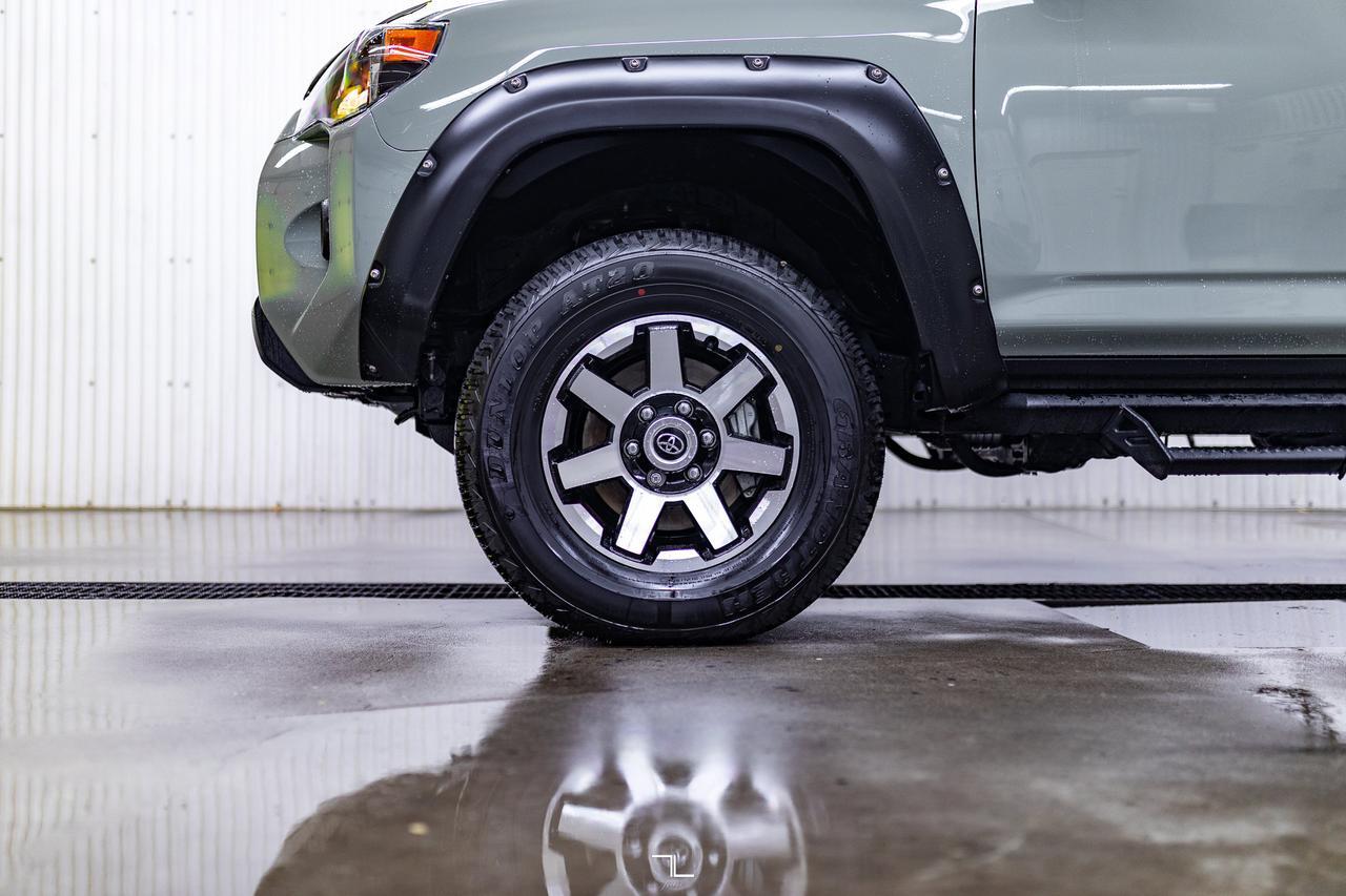 2023 Toyota 4Runner 4x4 TRD Off Road Leather Roof Nav BCam Red Deer AB