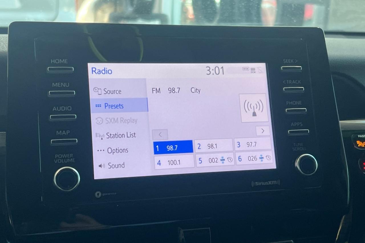 2023 Toyota Camry Hybrid LE Ontario OR