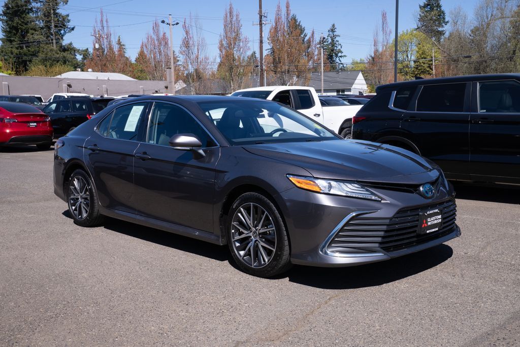 2023 Toyota Camry Hybrid XLE