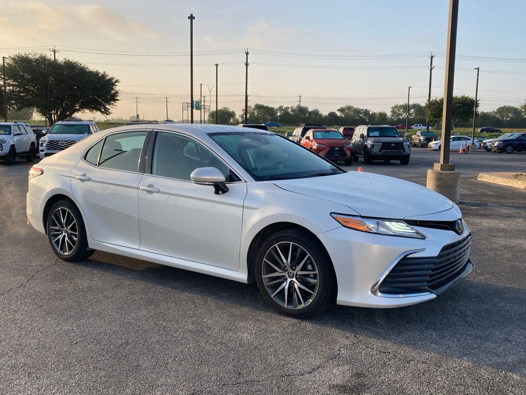 2023 Toyota Camry Hybrid XLE