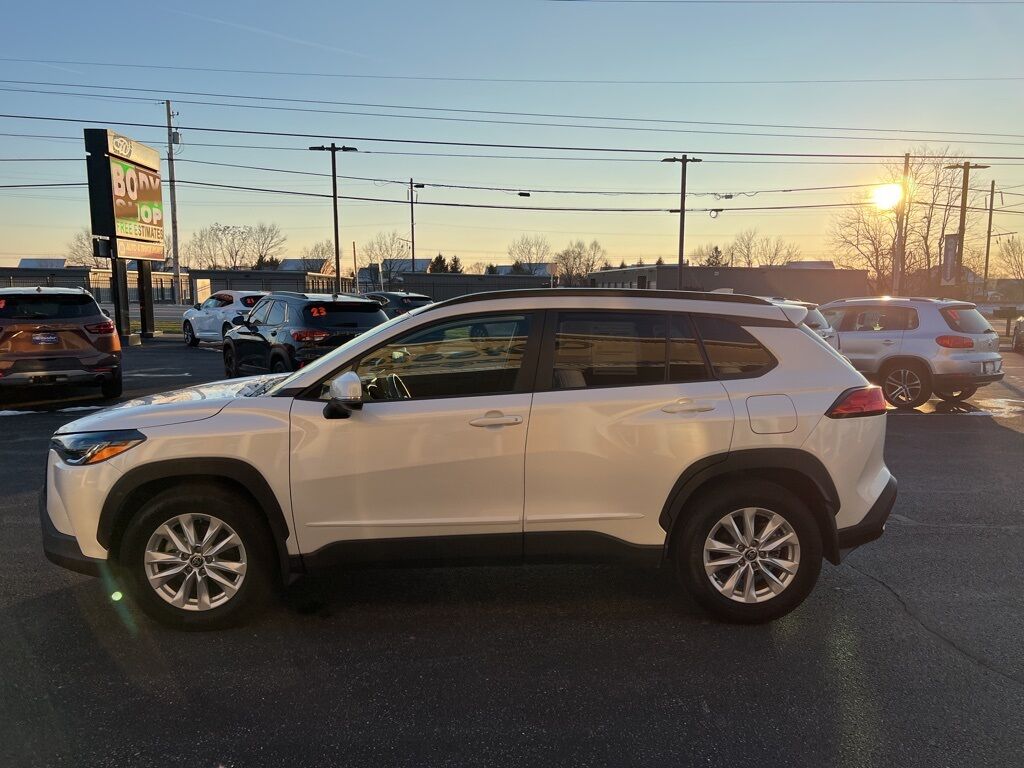 2023 Toyota Corolla Cross LE