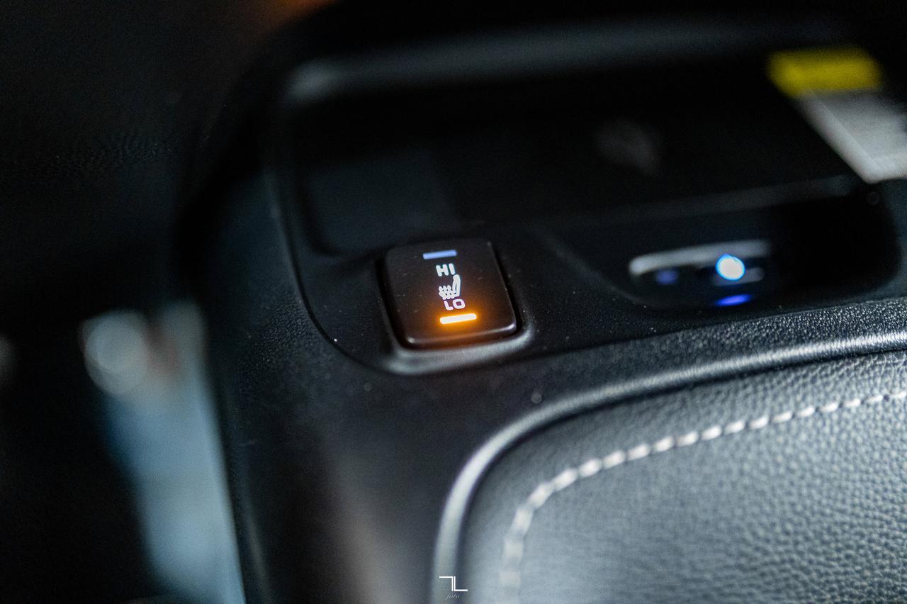 2023 Toyota Corolla SE Hatchback BCam PSeat Red Deer AB