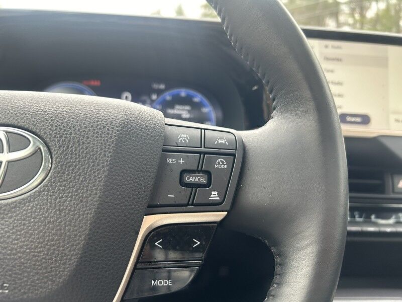 2023 Toyota Crown Limited - 1 OWNER - AWD - HYBRID Whitinsville MA