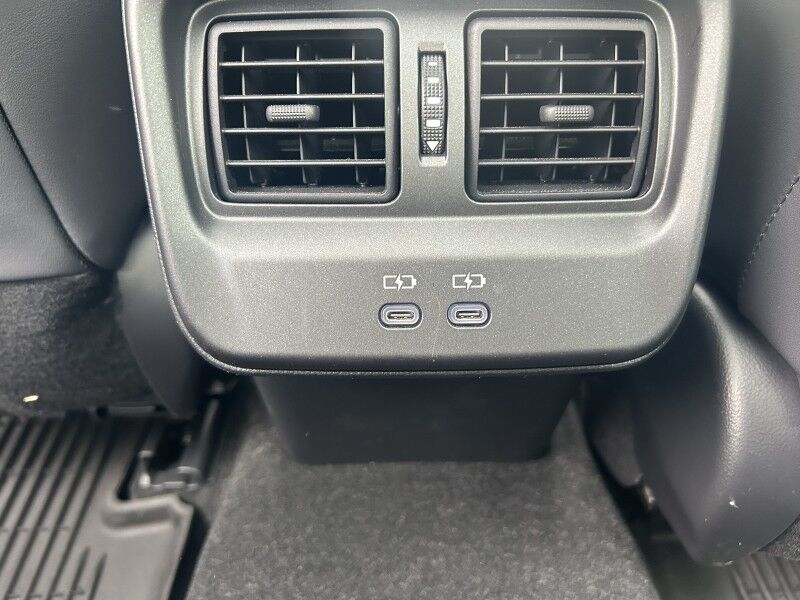 2023 Toyota Crown Limited - 1 OWNER - AWD - HYBRID Whitinsville MA