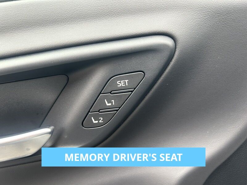 2023 Toyota Crown Limited - 1 OWNER - AWD - HYBRID Whitinsville MA