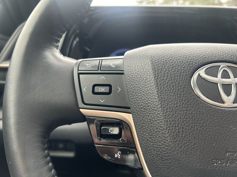 2023 Toyota Crown Limited - 1 OWNER - AWD - HYBRID Whitinsville MA