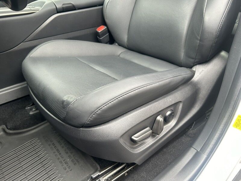 2023 Toyota Crown Limited - 1 OWNER - AWD - HYBRID Whitinsville MA