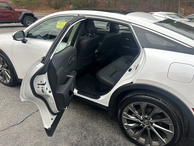 2023 Toyota Crown Limited - 1 OWNER - AWD - HYBRID Whitinsville MA