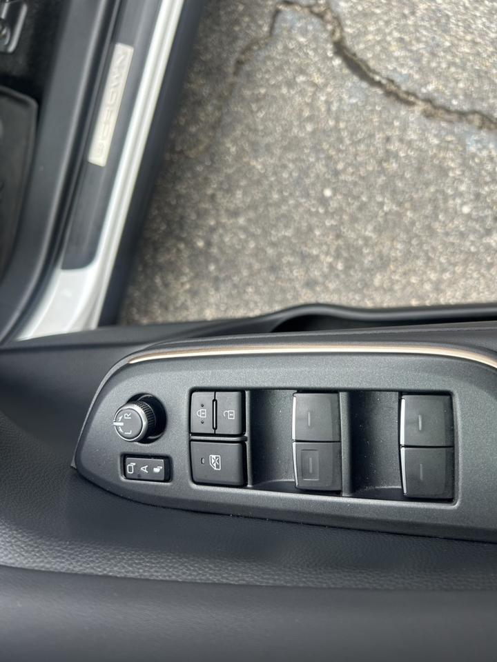 2023 Toyota Crown Limited - 1 OWNER - AWD - HYBRID Whitinsville MA