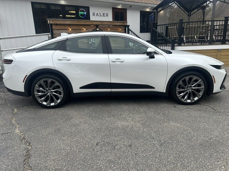 2023 Toyota Crown Limited - 1 OWNER - AWD - HYBRID Whitinsville MA