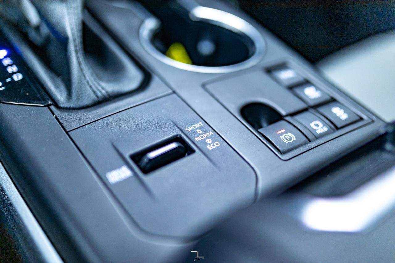 2023 Toyota Highlander AWD XLE Hybrid Leather Roof BCam Red Deer AB