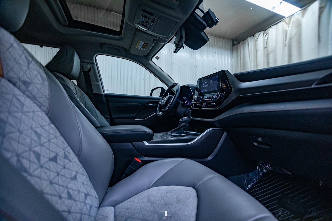 2023 Toyota Highlander AWD XLE Hybrid Leather Roof BCam Red Deer AB