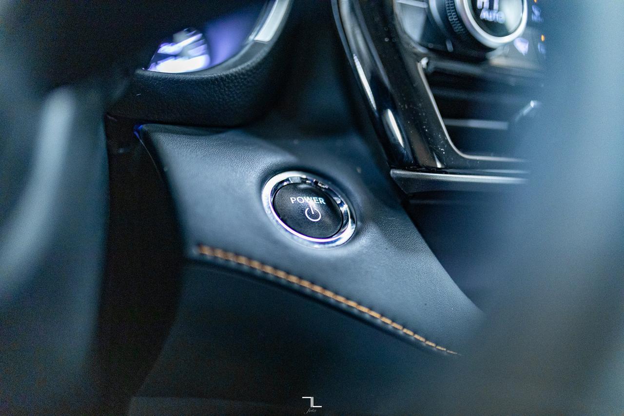 2023 Toyota Highlander AWD XLE Hybrid Leather Roof BCam Red Deer AB