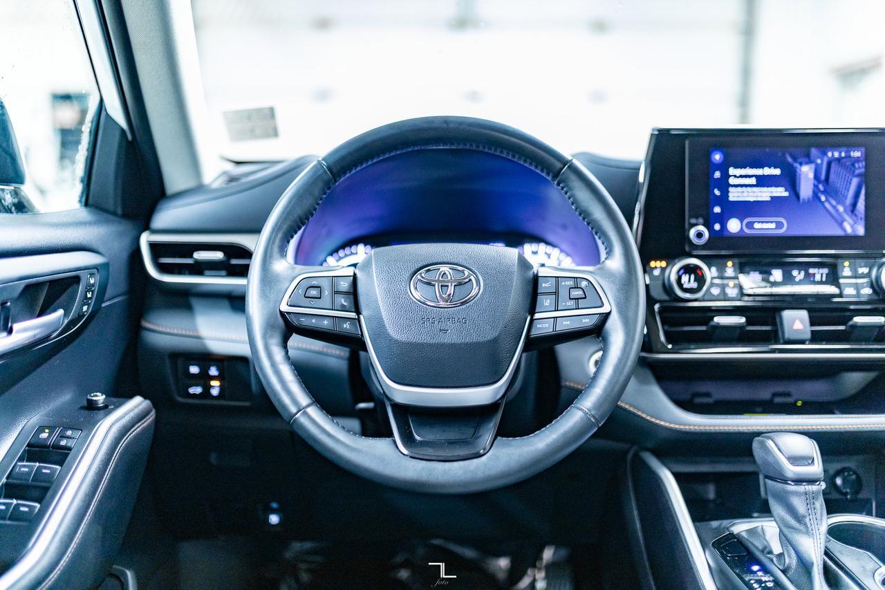 2023 Toyota Highlander AWD XLE Hybrid Leather Roof BCam Red Deer AB