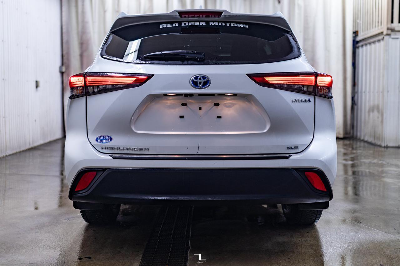 2023 Toyota Highlander AWD XLE Hybrid Leather Roof BCam Red Deer AB