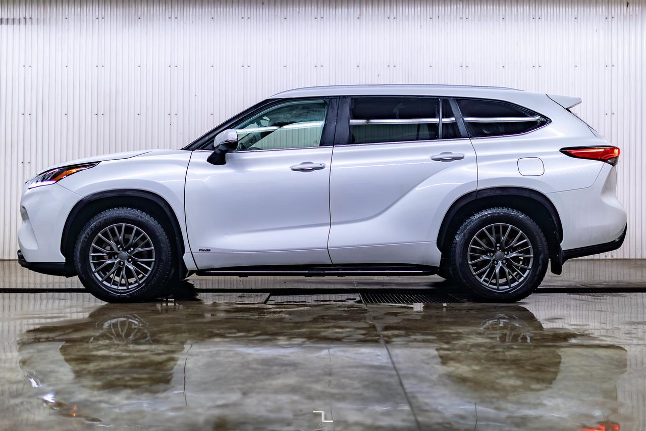 2023 Toyota Highlander AWD XLE Hybrid Leather Roof BCam Red Deer AB