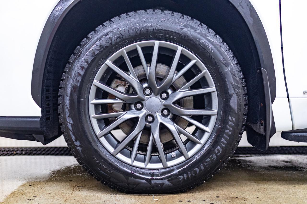 2023 Toyota Highlander AWD XLE Hybrid Leather Roof BCam Red Deer AB