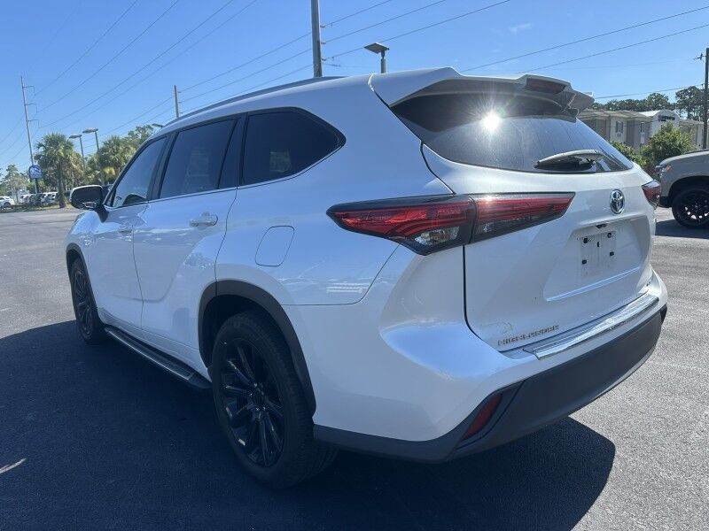 2023 Toyota Highlander Hybrid Bronze Edition