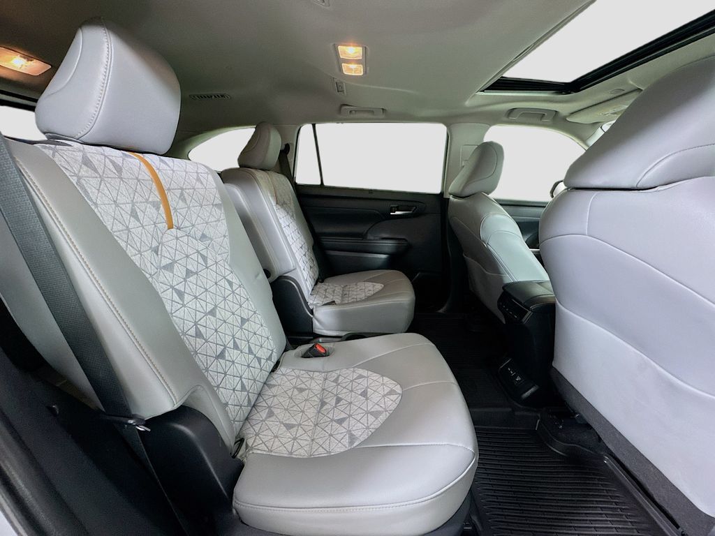 2023 Toyota Highlander Hybrid Bronze Edition Kennewick WA