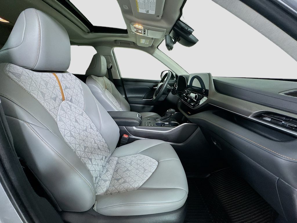 2023 Toyota Highlander Hybrid Bronze Edition Kennewick WA