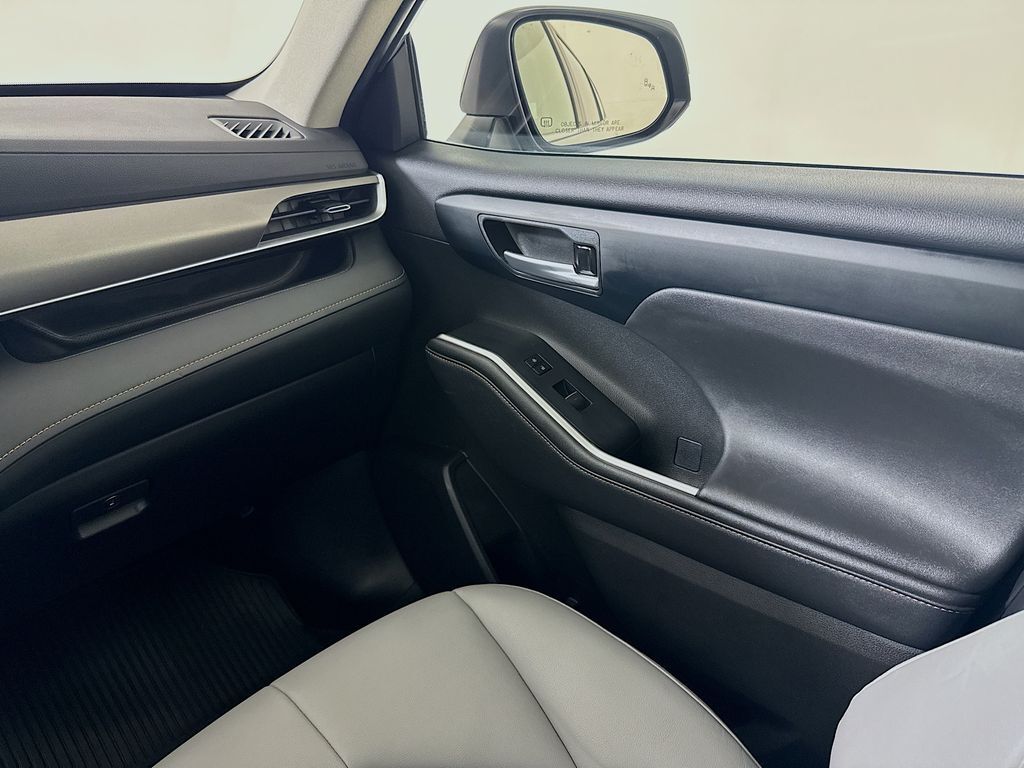 2023 Toyota Highlander Hybrid Bronze Edition Kennewick WA