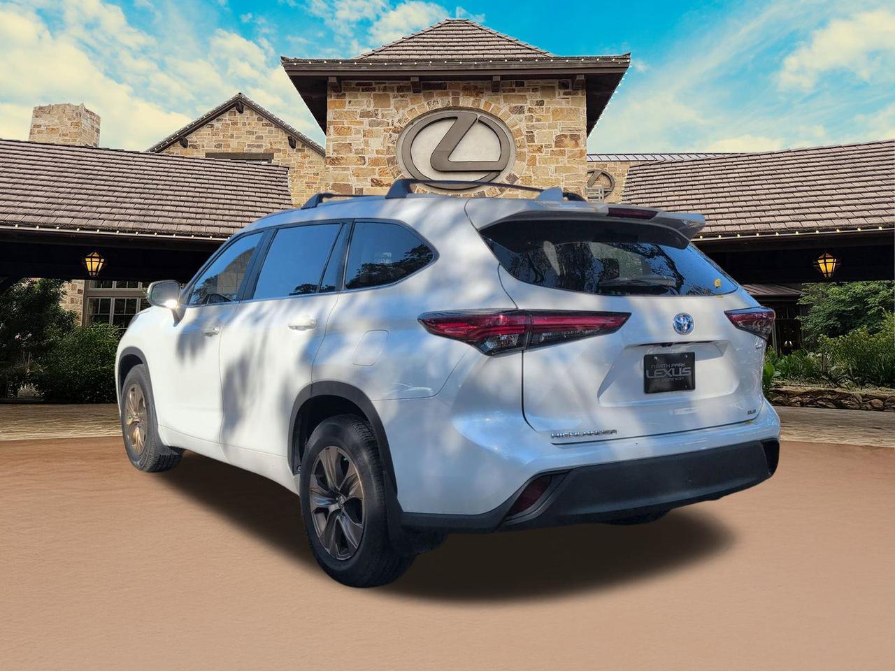 2023 Toyota Highlander Hybrid Bronze Edition