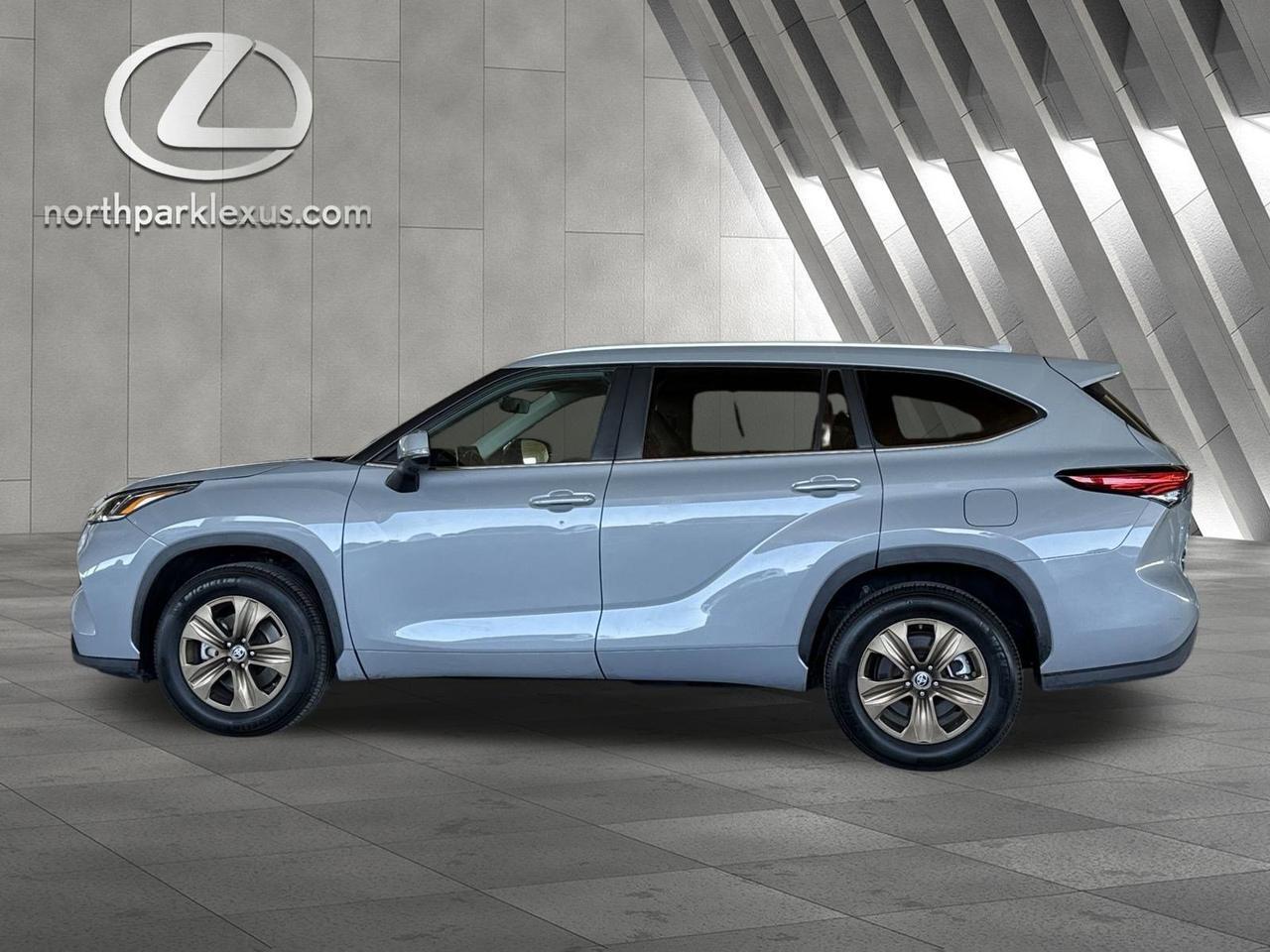 2023 Toyota Highlander Hybrid Bronze Edition