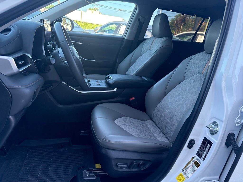 2023 Toyota Highlander Hybrid Bronze Edition Cockeysville MD