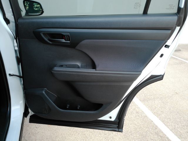 2023 Toyota Highlander Hybrid LE Plano TX