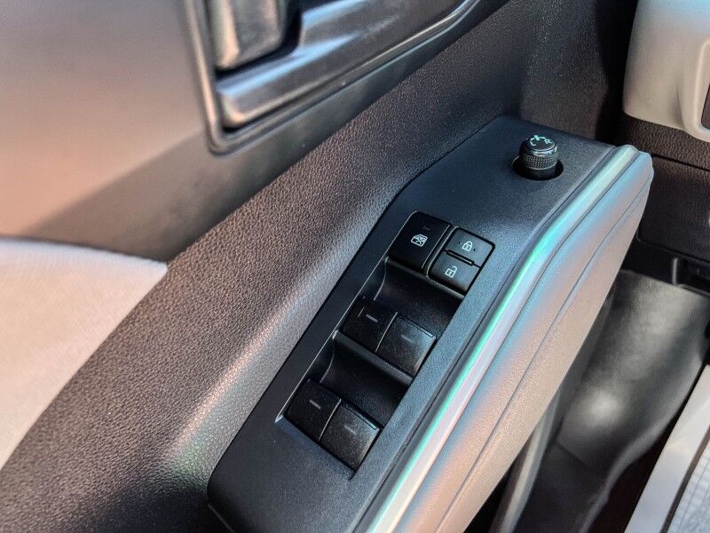 2023 Toyota Highlander Hybrid LE Wilmington NC