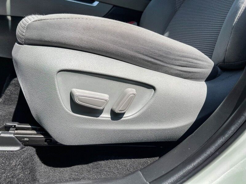 2023 Toyota Highlander Hybrid LE Wilmington NC