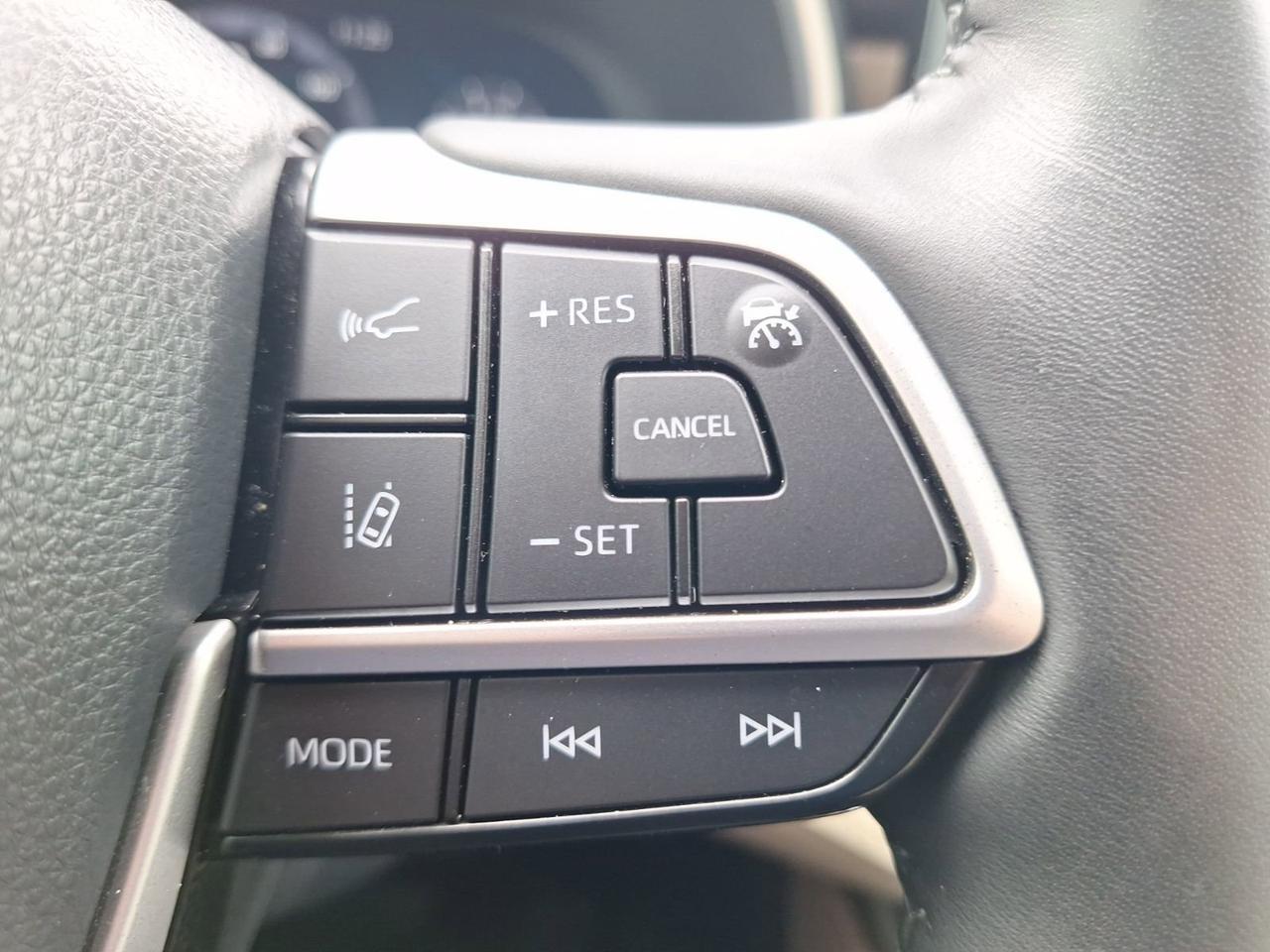 2023 Toyota Highlander Hybrid Limited Hurst TX