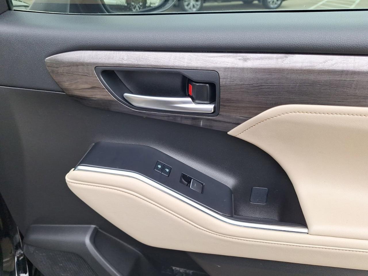 2023 Toyota Highlander Hybrid Limited Hurst TX