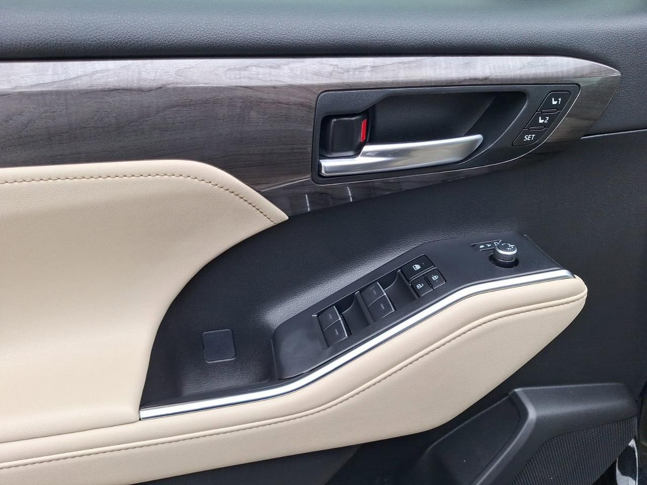 2023 Toyota Highlander Hybrid Limited Hurst TX