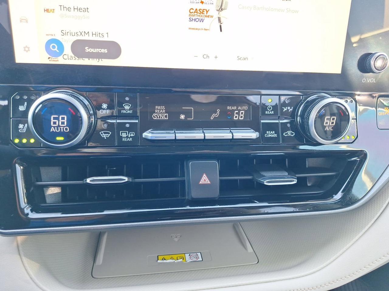 2023 Toyota Highlander Hybrid Limited Hurst TX