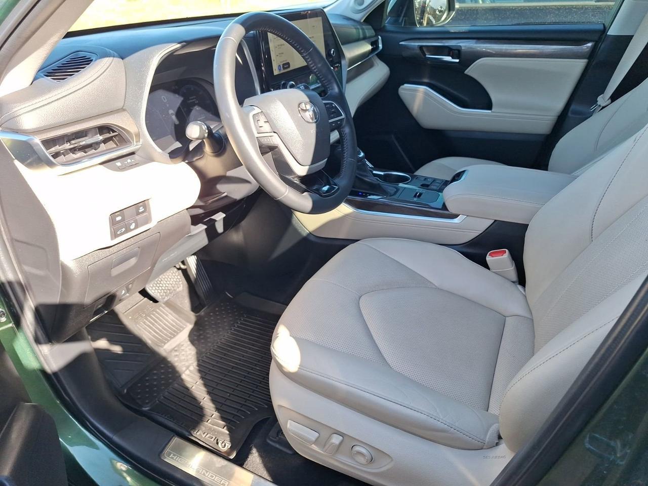 2023 Toyota Highlander Hybrid Limited Hurst TX