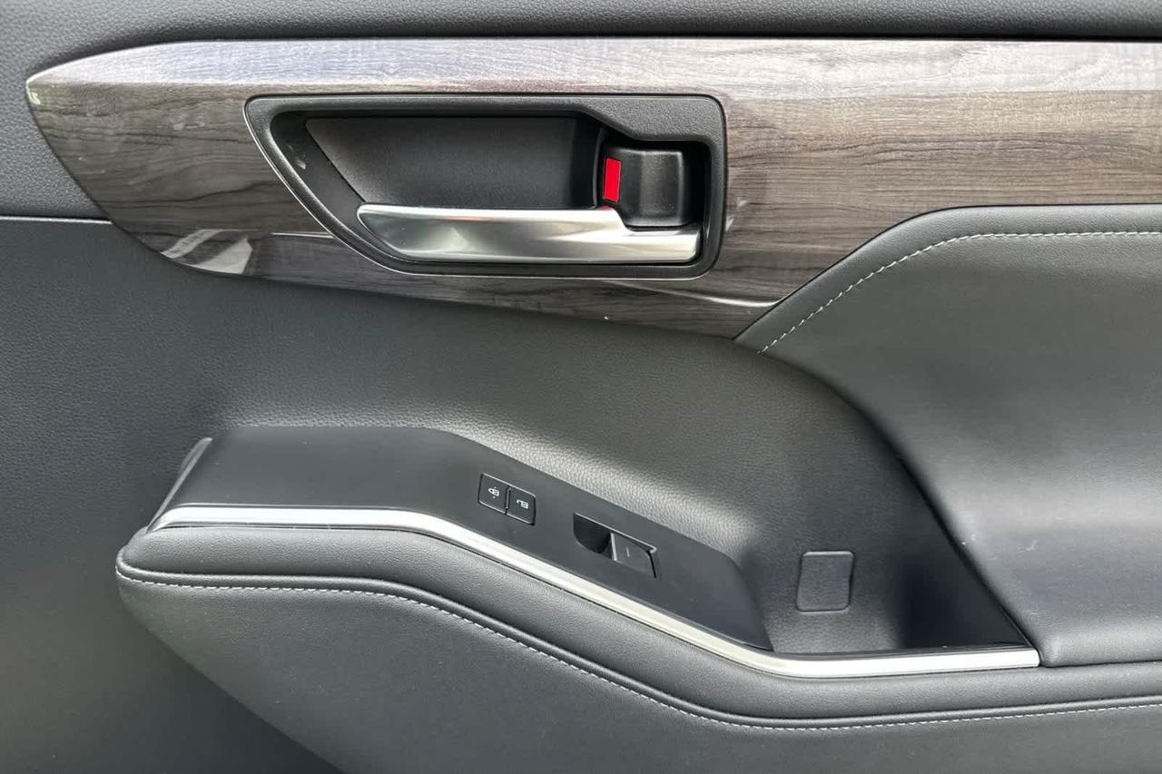 2023 Toyota Highlander Hybrid Limited Roseville CA