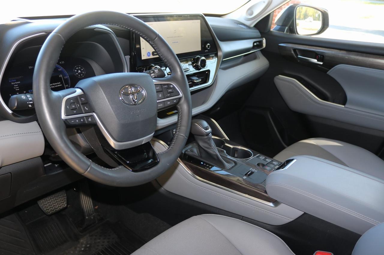2023 Toyota Highlander Hybrid Limited Fredericksburg VA
