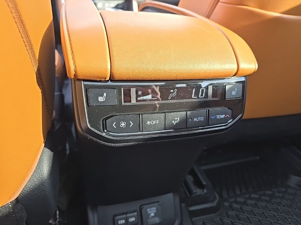 2023 Toyota Highlander Hybrid Platinum AWD 7 Passenger Minocqua WI