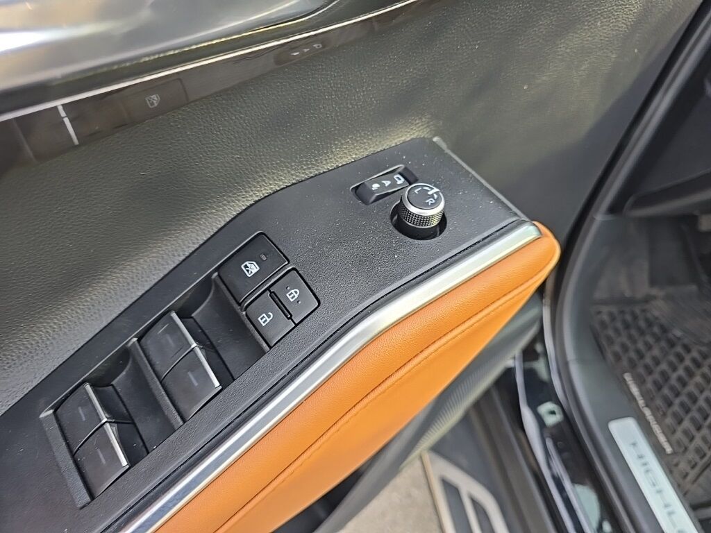2023 Toyota Highlander Hybrid Platinum AWD 7 Passenger Minocqua WI