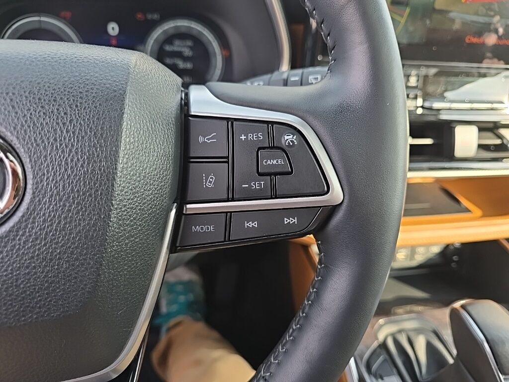 2023 Toyota Highlander Hybrid Platinum AWD 7 Passenger Minocqua WI