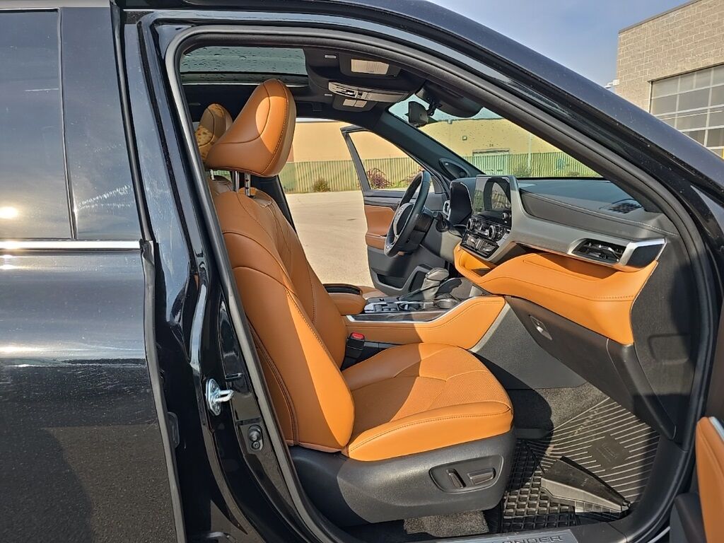 2023 Toyota Highlander Hybrid Platinum AWD 7 Passenger Minocqua WI