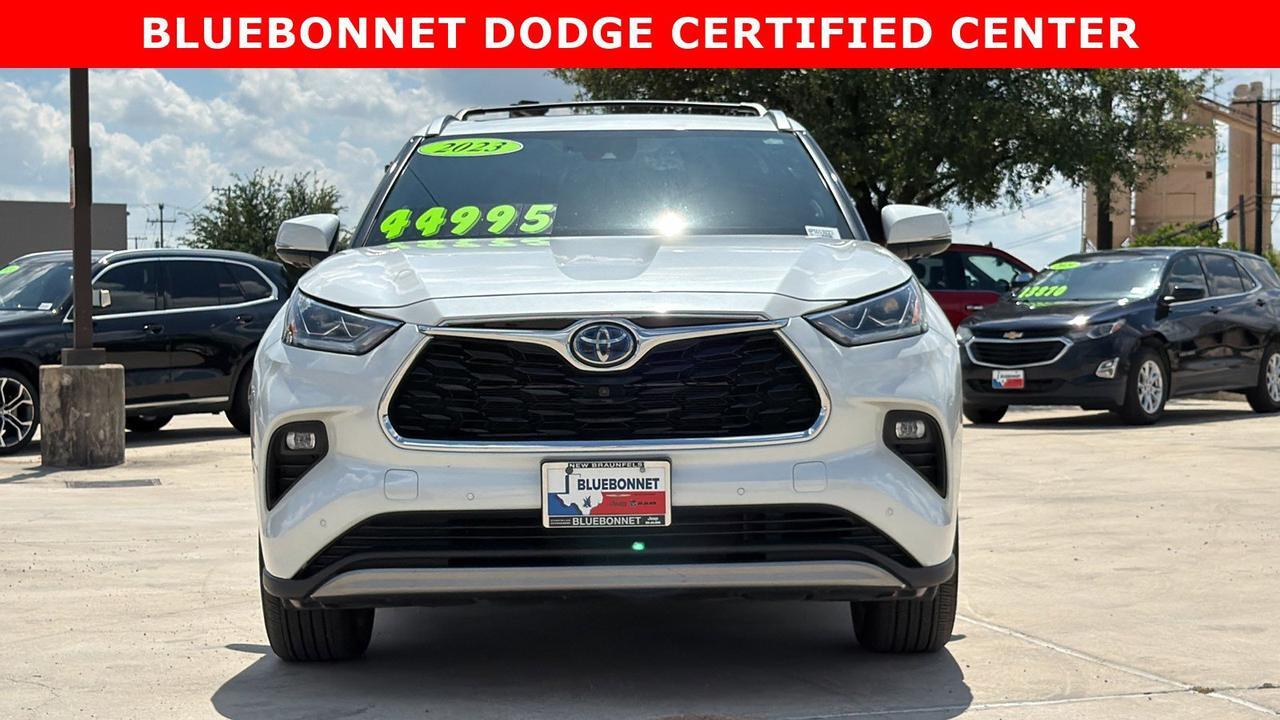2023 Toyota Highlander Hybrid Platinum