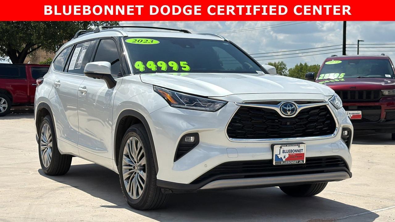 2023 Toyota Highlander Hybrid Platinum
