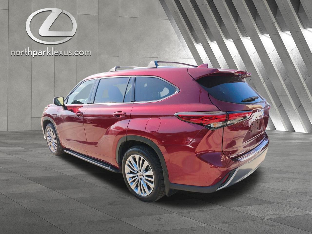 2023 Toyota Highlander Hybrid Platinum