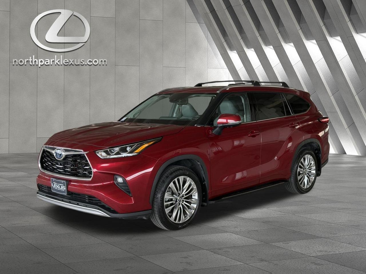 2023 Toyota Highlander Hybrid Platinum